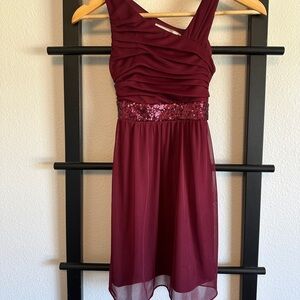 Elegant Burgundy Sleeveless Dress